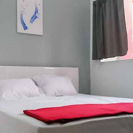 Hotel Reddoorz Near Alun Alun Magetan Exterior foto