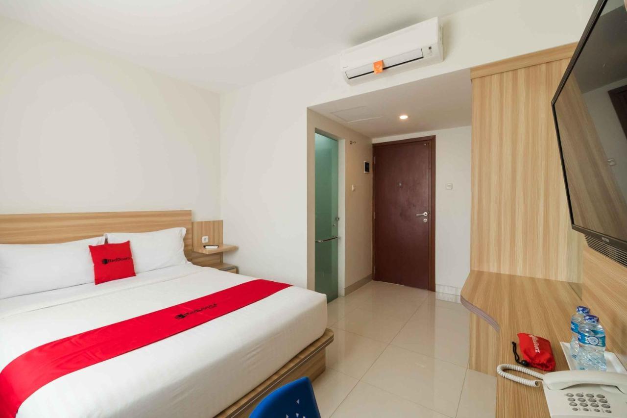 Hotel Reddoorz Near Alun Alun Magetan Exterior foto