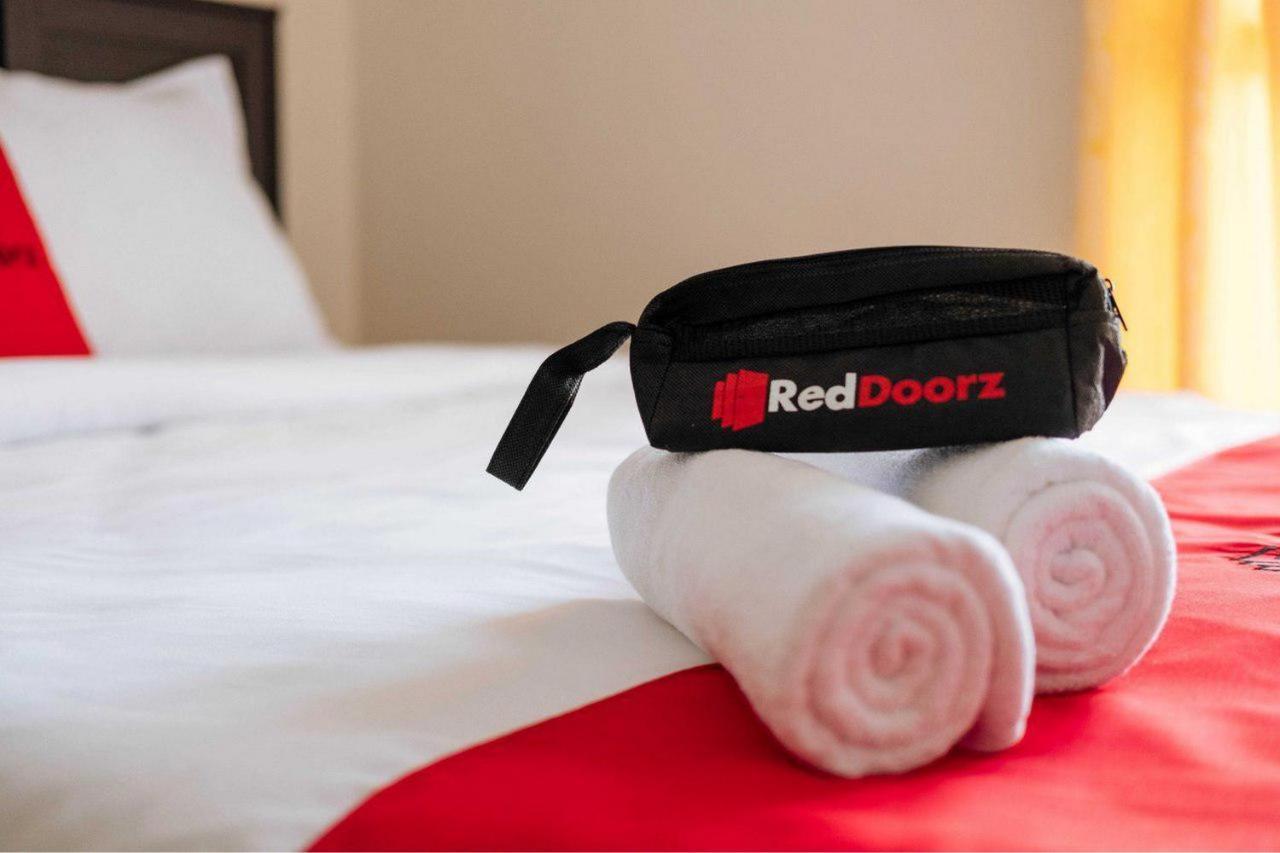 Hotel Reddoorz Near Alun Alun Magetan Exterior foto