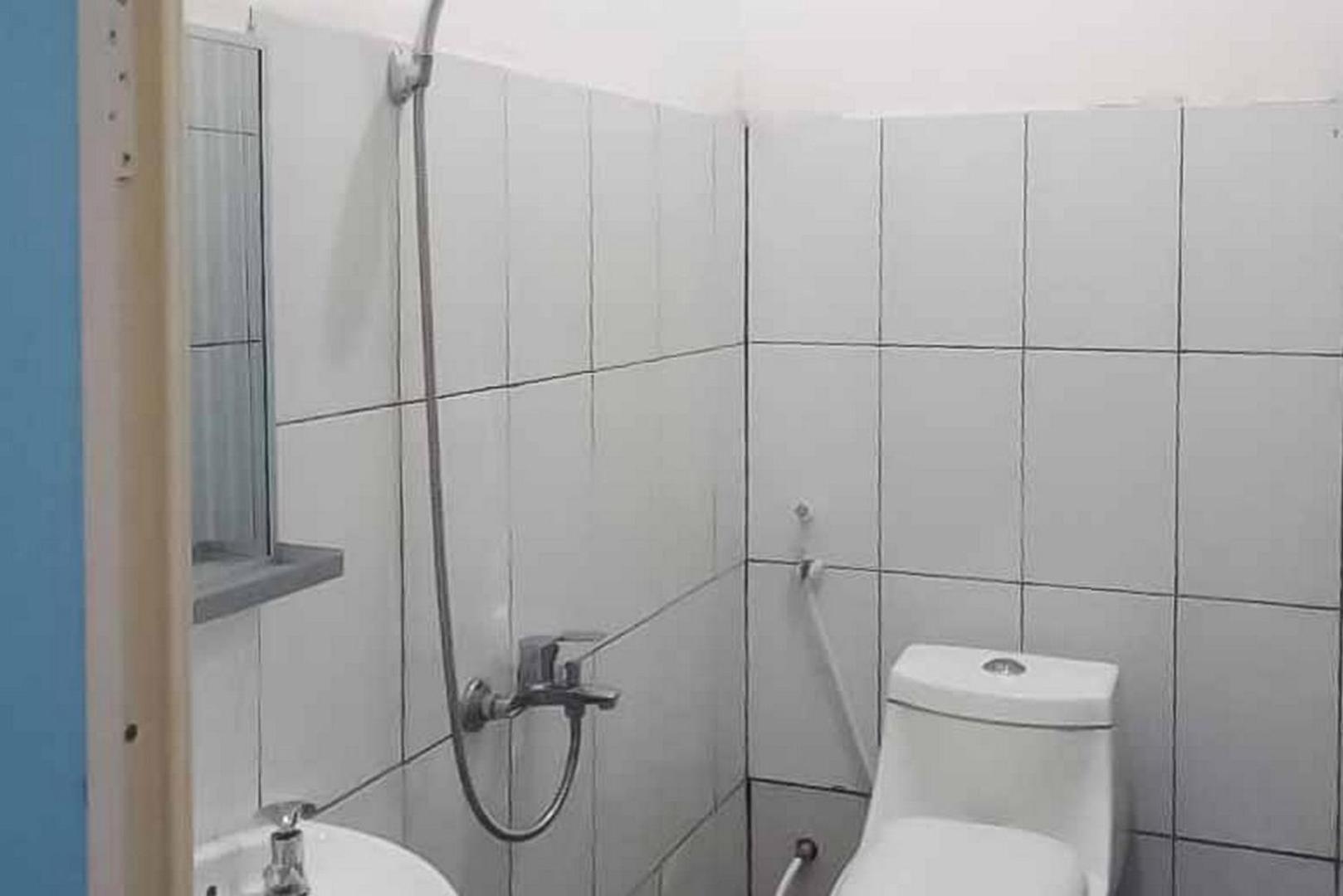 Hotel Reddoorz Near Alun Alun Magetan Exterior foto